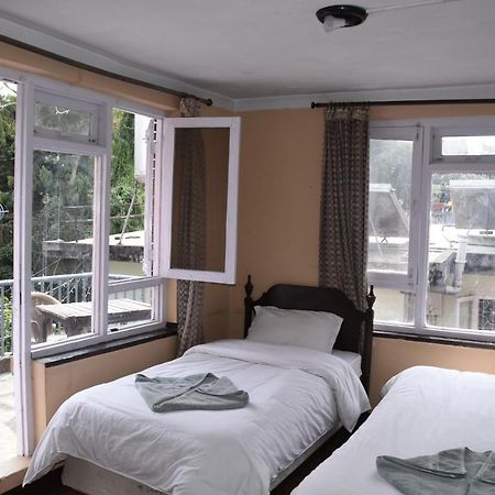 Beehive Hostel Катманду Екстериор снимка