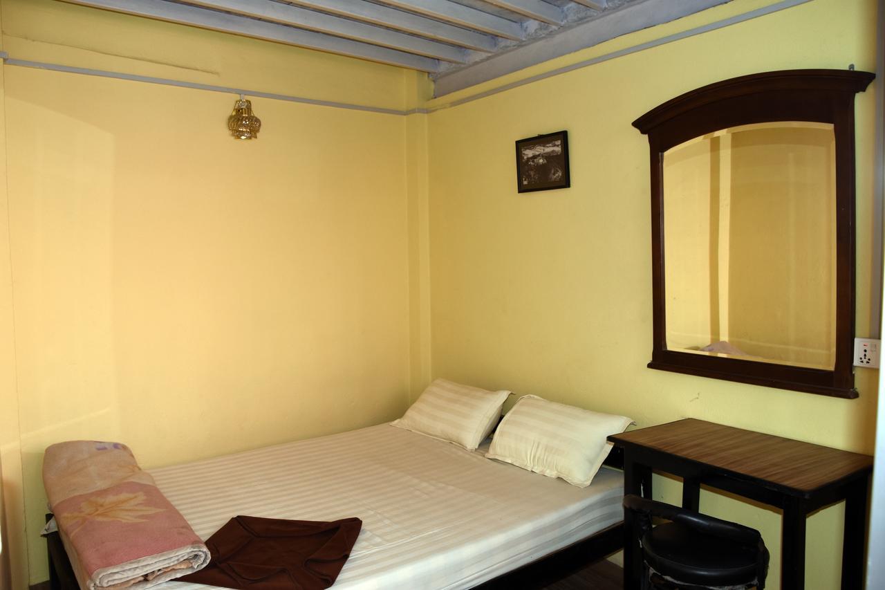 Beehive Hostel Катманду Екстериор снимка