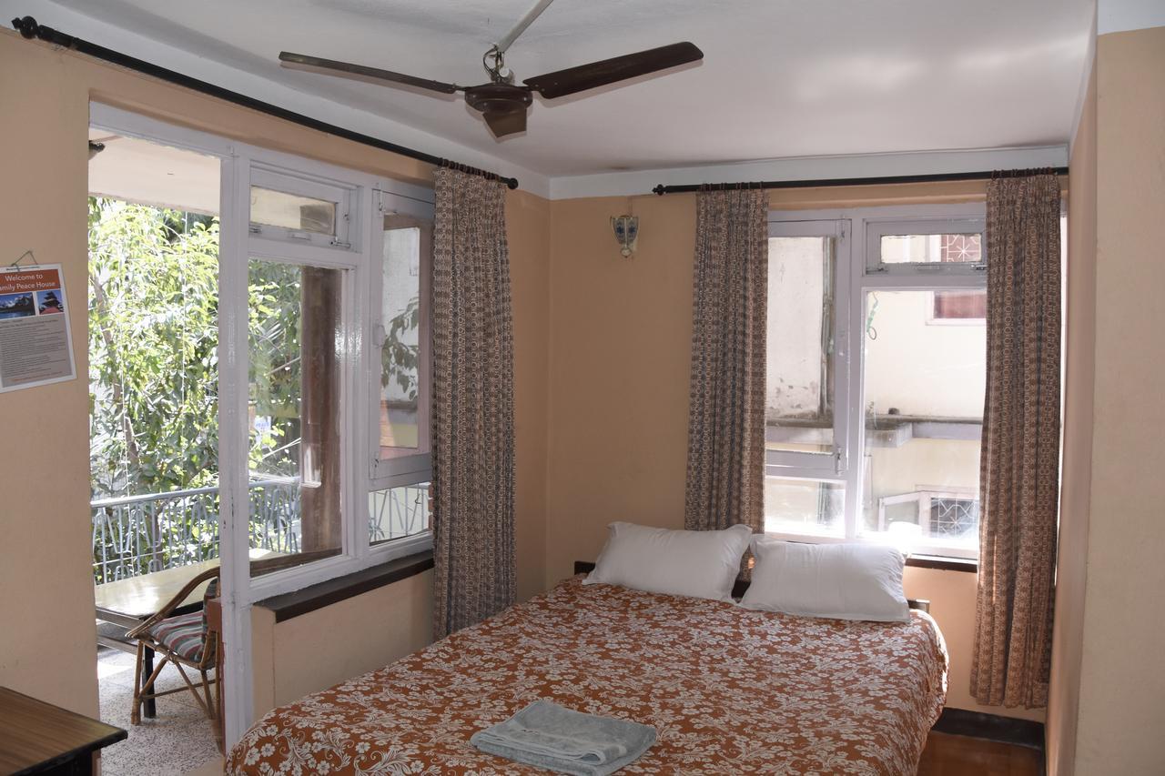 Beehive Hostel Катманду Екстериор снимка