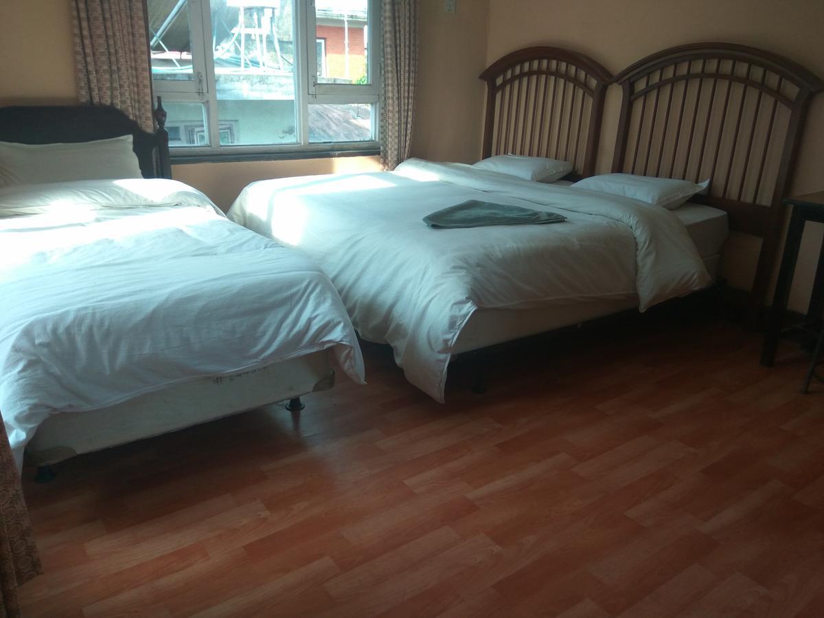 Beehive Hostel Катманду Екстериор снимка