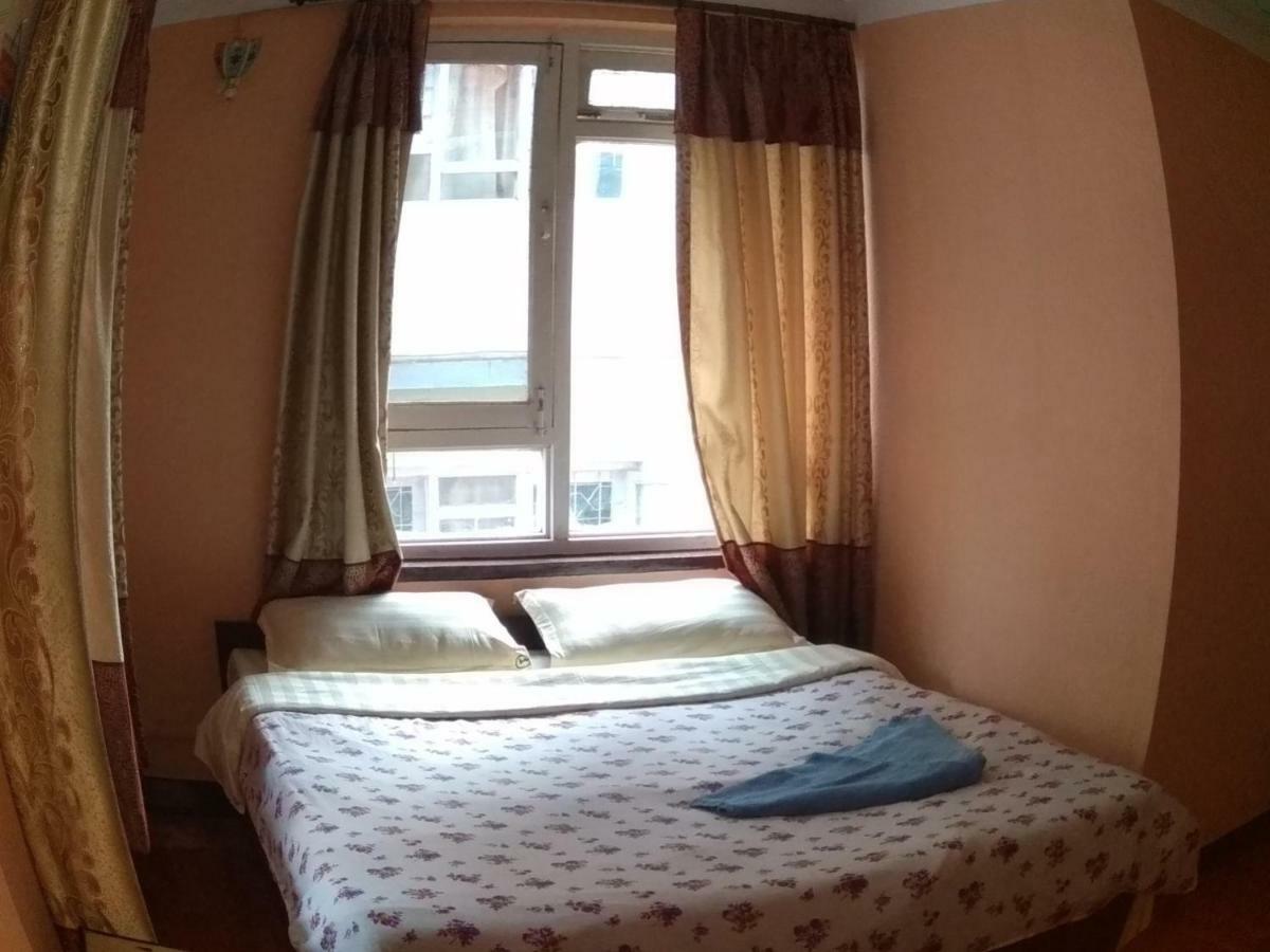 Beehive Hostel Катманду Екстериор снимка