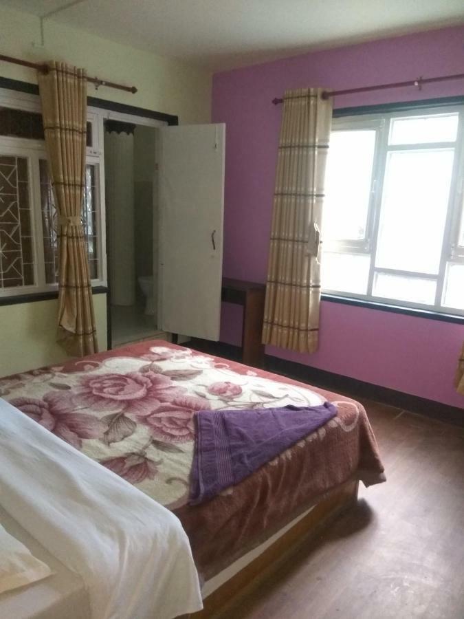 Beehive Hostel Катманду Екстериор снимка