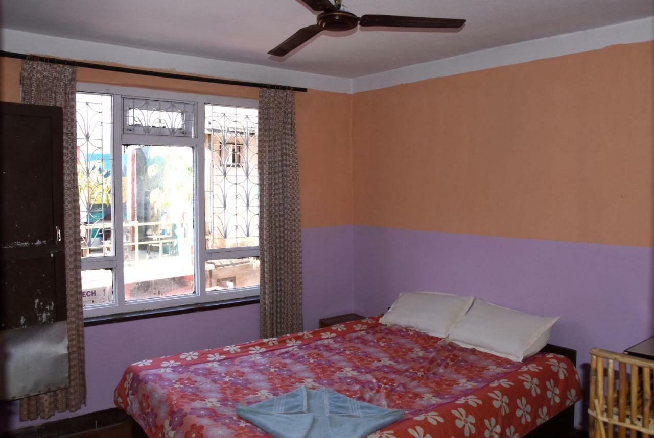 Beehive Hostel Катманду Екстериор снимка