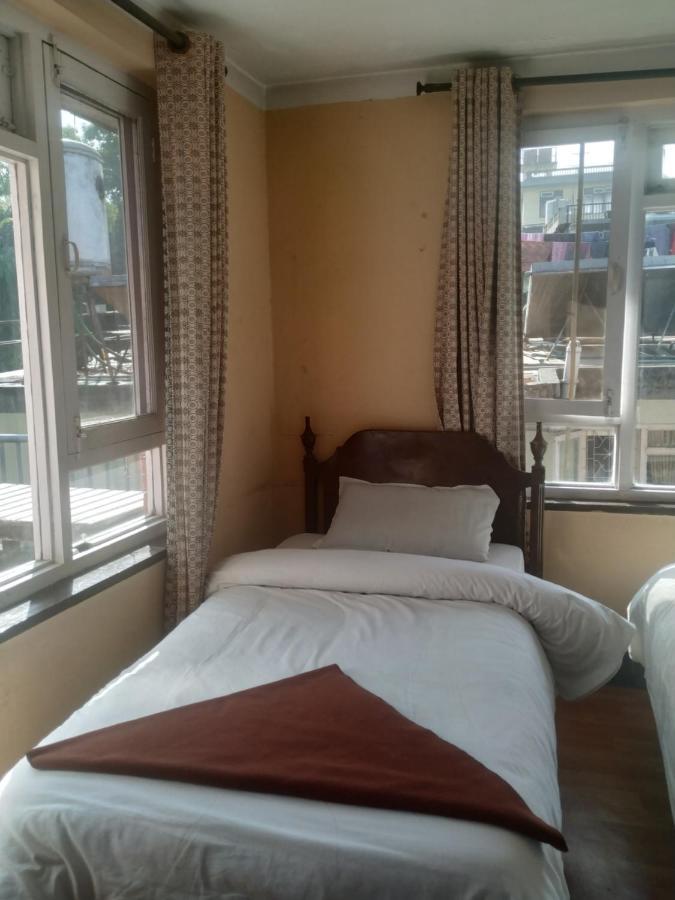 Beehive Hostel Катманду Екстериор снимка