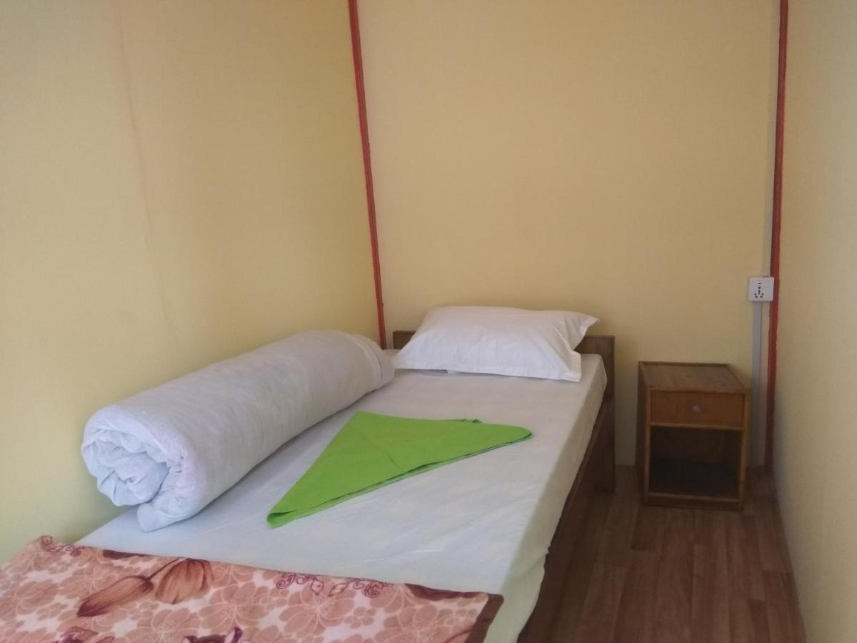 Beehive Hostel Катманду Екстериор снимка