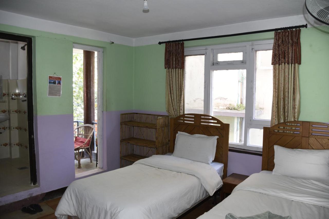 Beehive Hostel Катманду Екстериор снимка