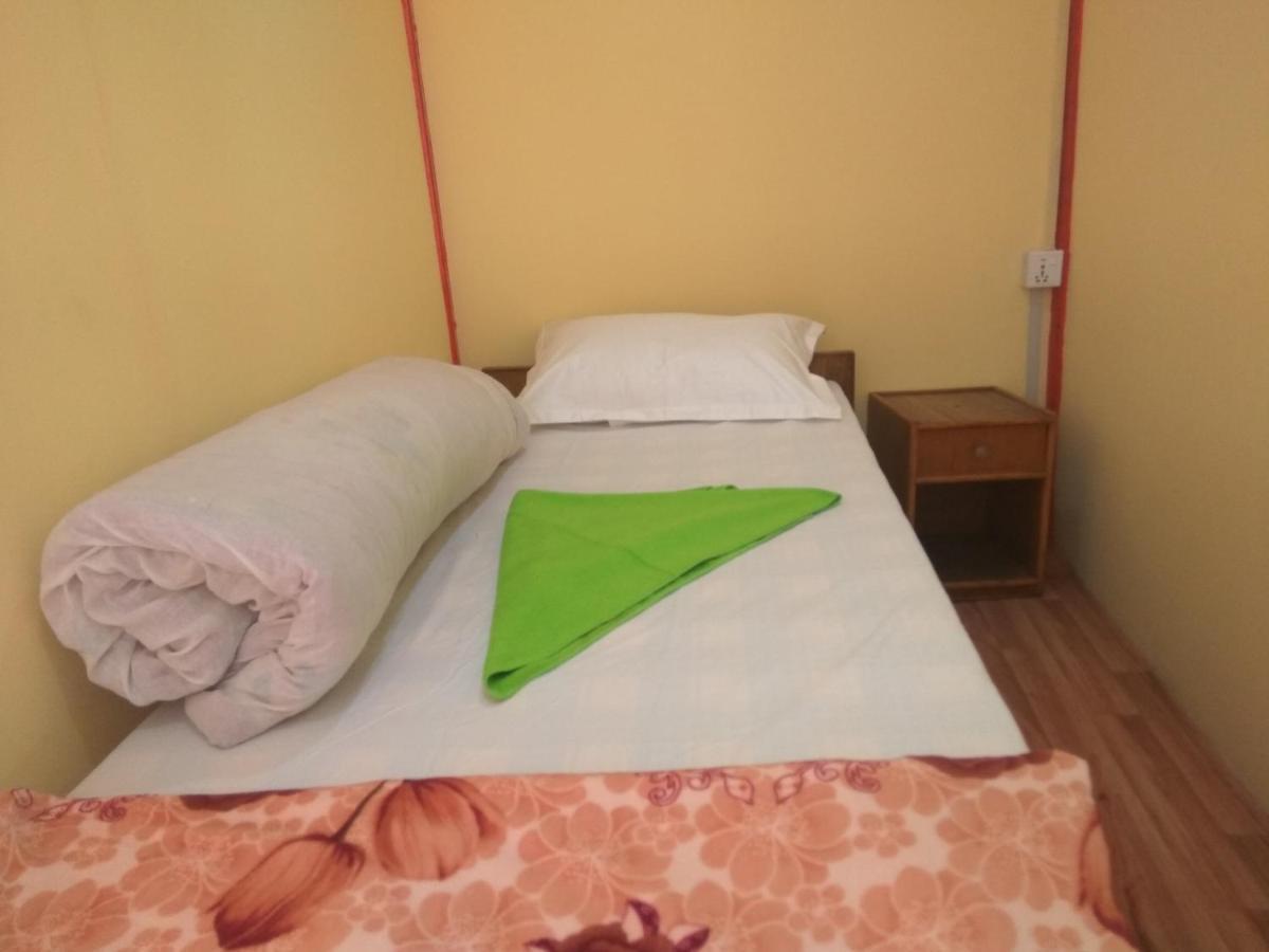 Beehive Hostel Катманду Екстериор снимка