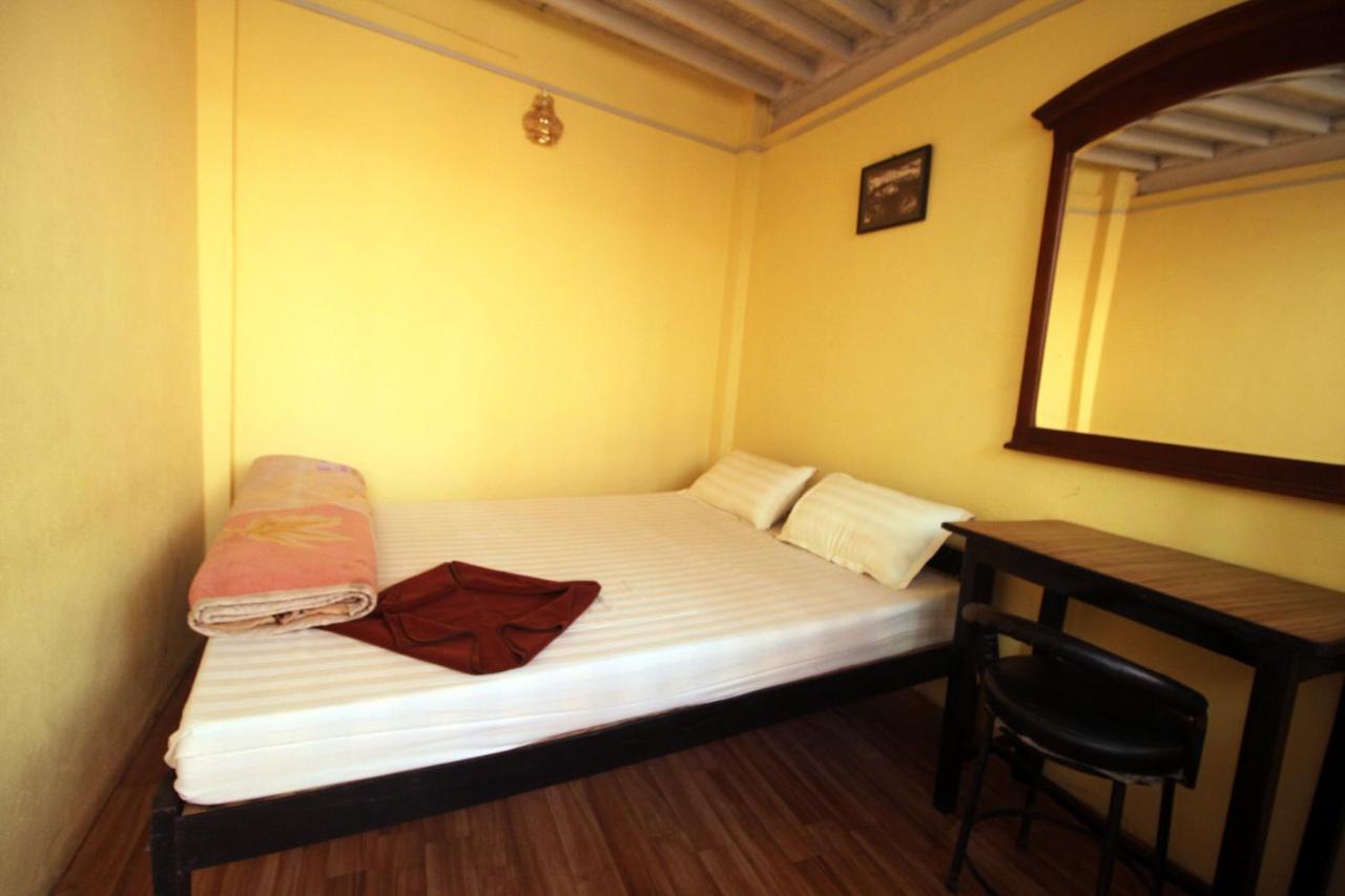 Beehive Hostel Катманду Екстериор снимка